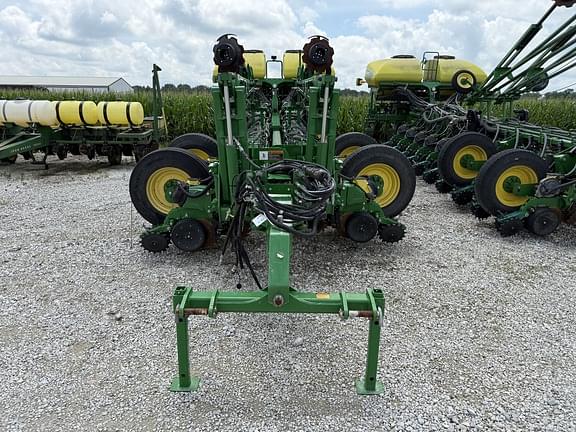 Image of John Deere 1775 equipment image 3