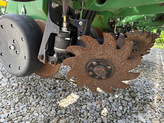 Image of John Deere 1775 equipment image 2