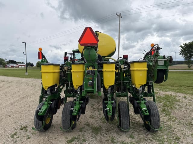 Image of John Deere 1775 equipment image 3