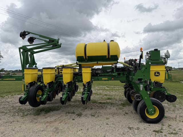Image of John Deere 1775 equipment image 1