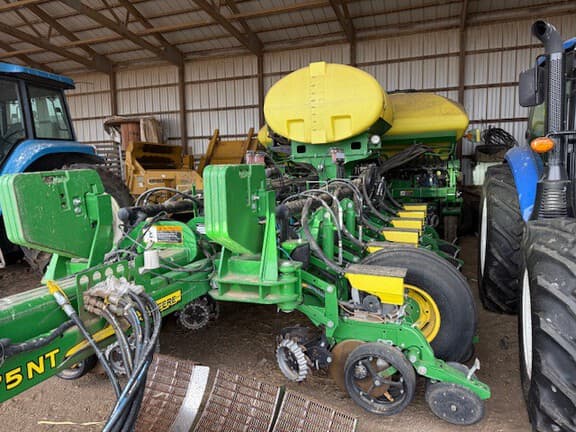 Image of John Deere 1775 equipment image 1