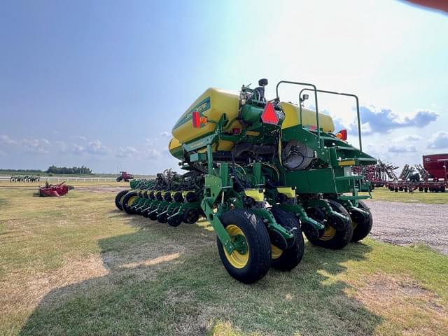 Image of John Deere 1775 equipment image 2