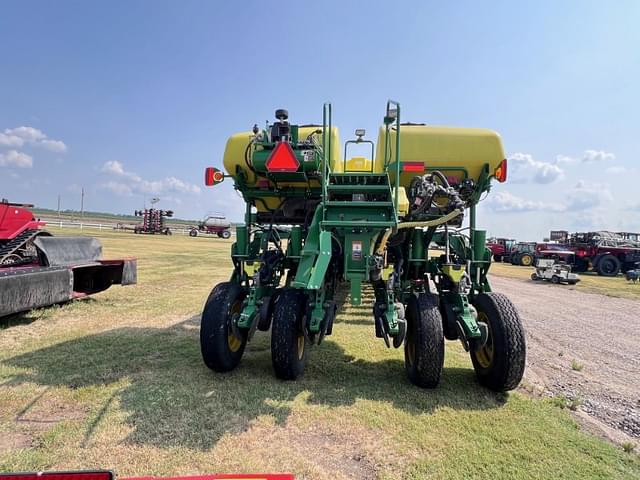 Image of John Deere 1775 equipment image 3