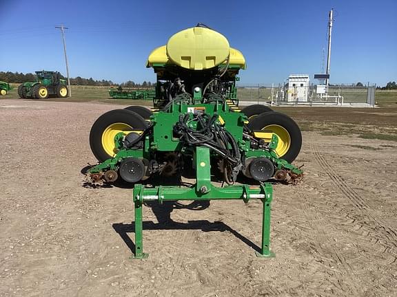 Image of John Deere 1775 equipment image 1