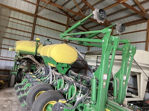 Image of John Deere 1775 equipment image 1