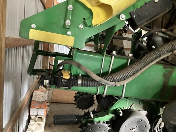 Image of John Deere 1775 equipment image 3