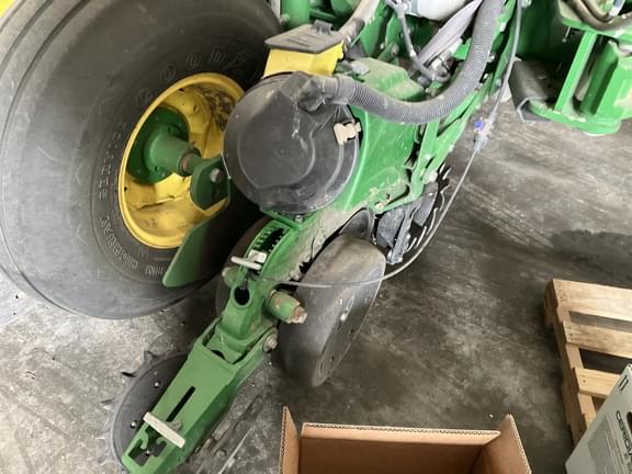 Image of John Deere 1775 equipment image 4