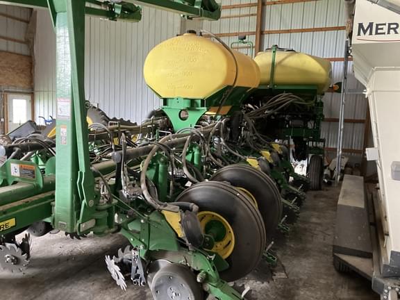 Image of John Deere 1775 equipment image 2