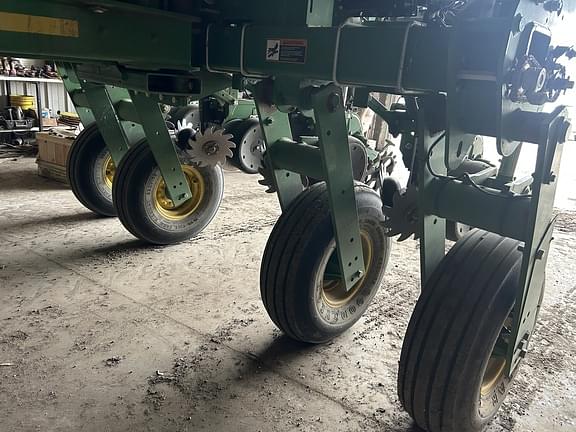 Image of John Deere 1775 equipment image 4