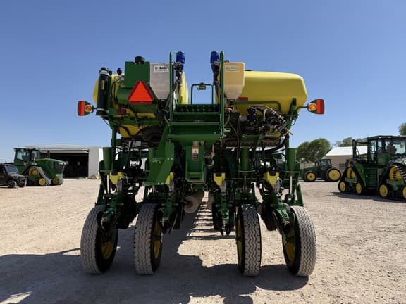 Image of John Deere 1775 equipment image 3