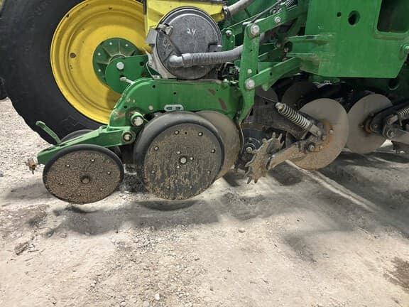 Image of John Deere 1775 equipment image 1