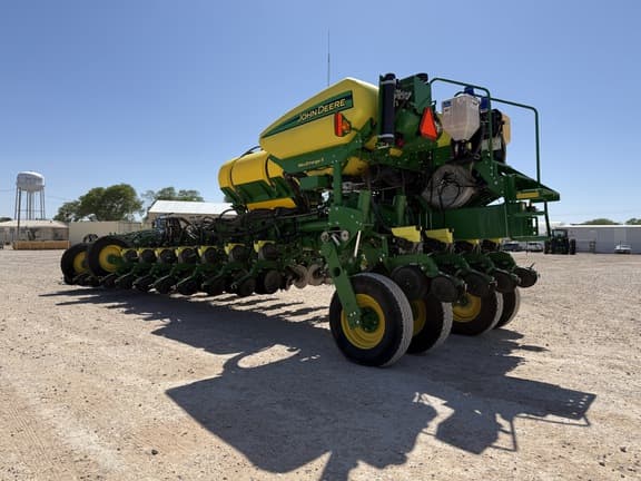 Image of John Deere 1775 equipment image 2