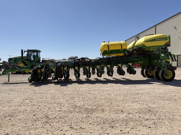 Image of John Deere 1775 equipment image 1