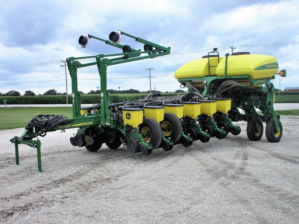 2018 John Deere 1775 Equipment Image0