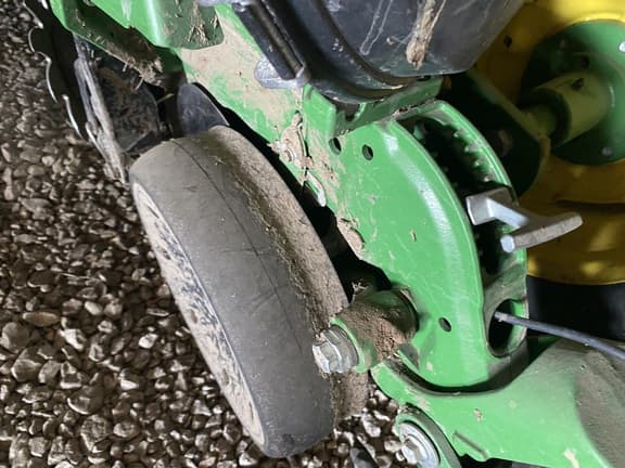 Image of John Deere 1775 equipment image 3