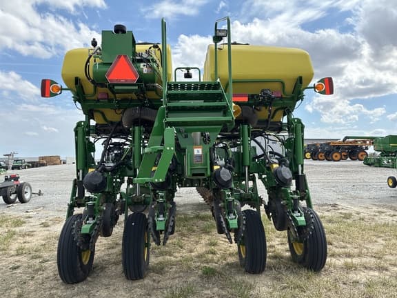 Image of John Deere 1775 equipment image 4