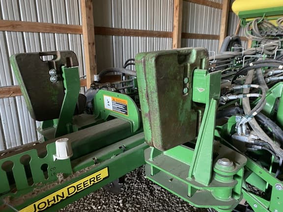 Image of John Deere 1775 equipment image 4