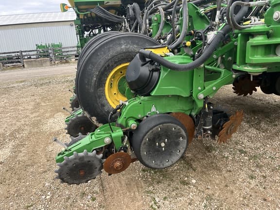 Image of John Deere 1775 equipment image 4