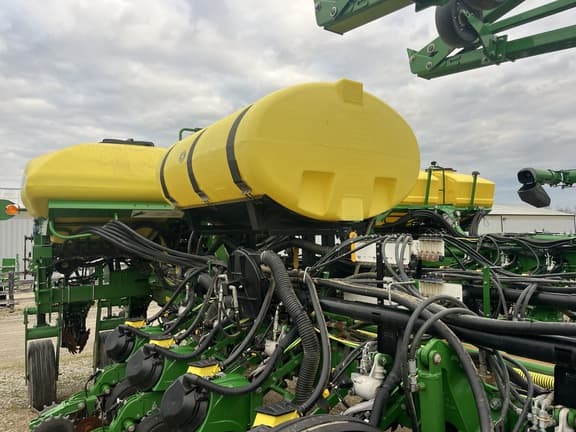 Image of John Deere 1775 equipment image 2