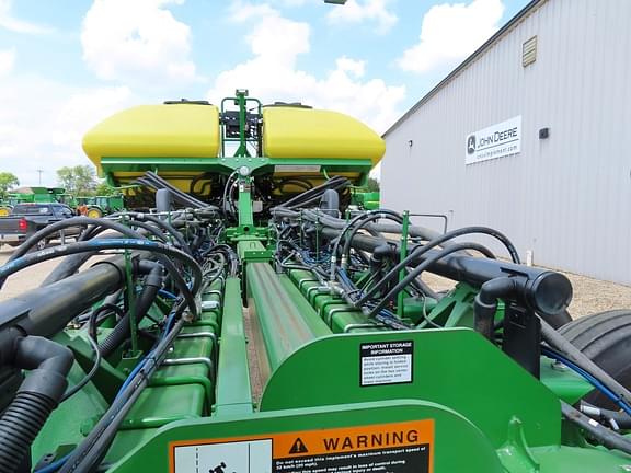 Image of John Deere 1775 equipment image 4