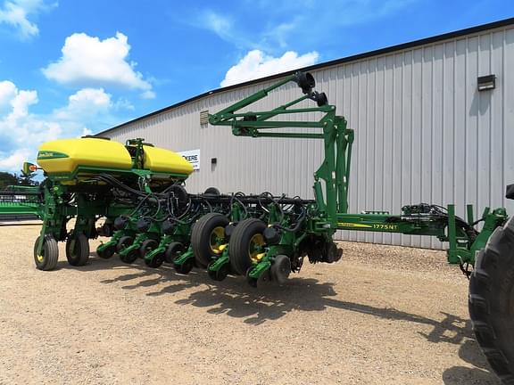 Image of John Deere 1775 equipment image 2