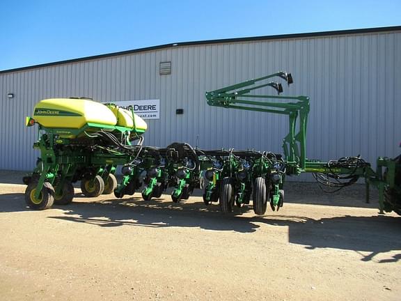 Image of John Deere 1775 Primary image