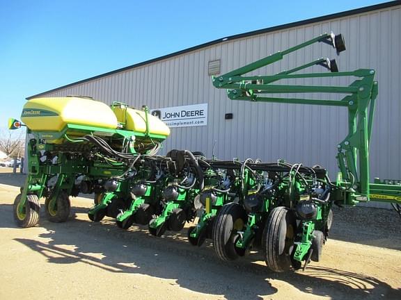 Image of John Deere 1775 equipment image 4