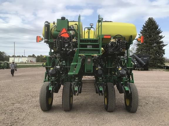 Image of John Deere 1775 equipment image 4