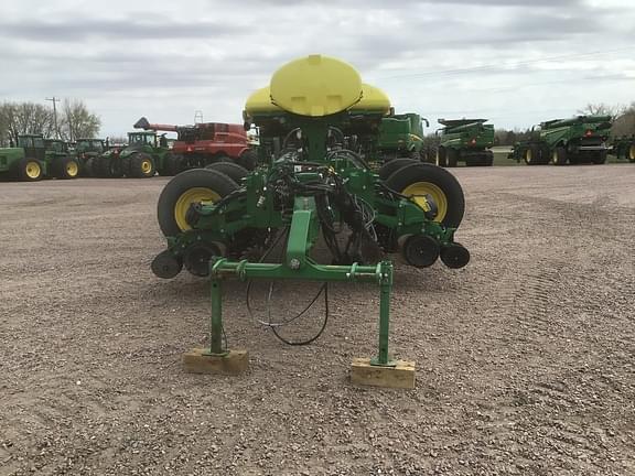 Image of John Deere 1775 equipment image 1