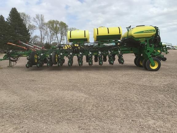 Image of John Deere 1775 equipment image 2