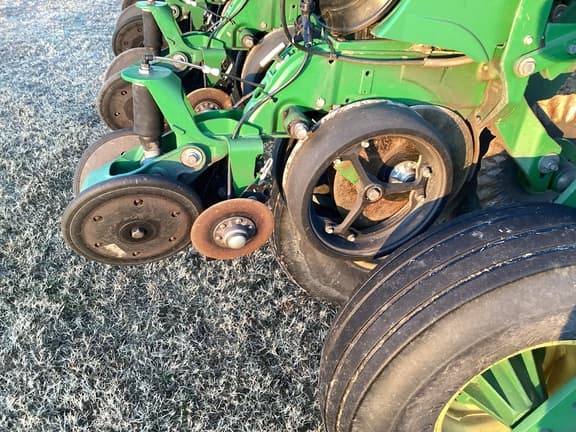 Image of John Deere 1775 equipment image 4