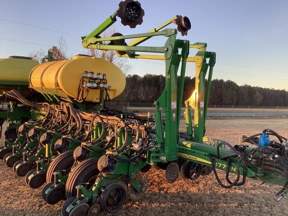 Image of John Deere 1775 equipment image 2