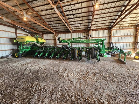 Image of John Deere 1775 equipment image 1