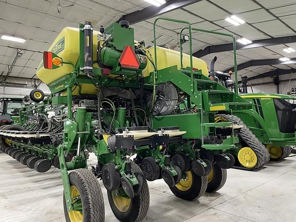 Image of John Deere 1775 equipment image 1