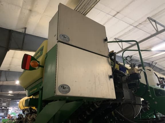 Image of John Deere 1775 equipment image 2