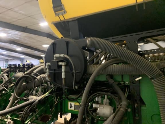 Image of John Deere 1775 equipment image 3