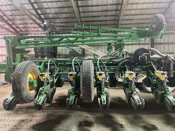 Image of John Deere 1775 equipment image 1
