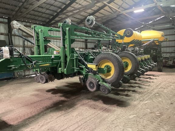 Image of John Deere 1775 equipment image 3