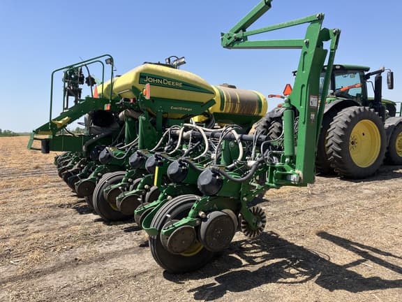 Image of John Deere 1775 equipment image 4
