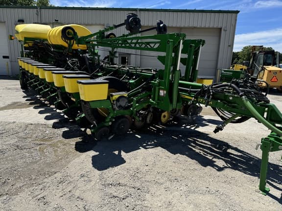 Image of John Deere 1775 Primary image