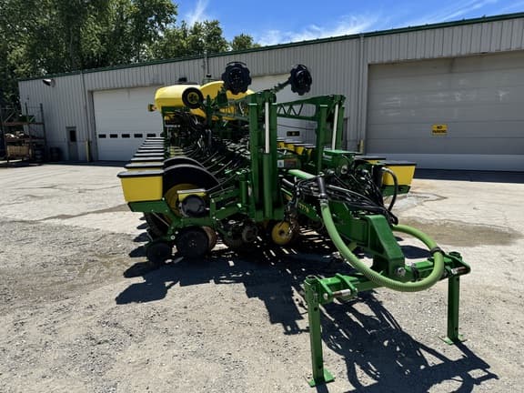 Image of John Deere 1775 equipment image 1