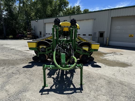 Image of John Deere 1775 equipment image 2