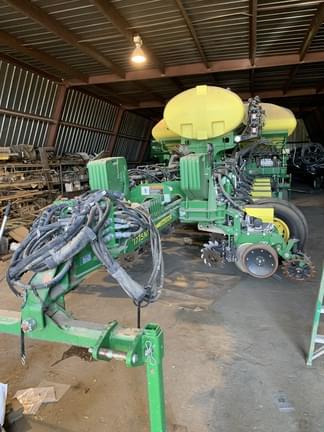 Image of John Deere 1775 equipment image 1