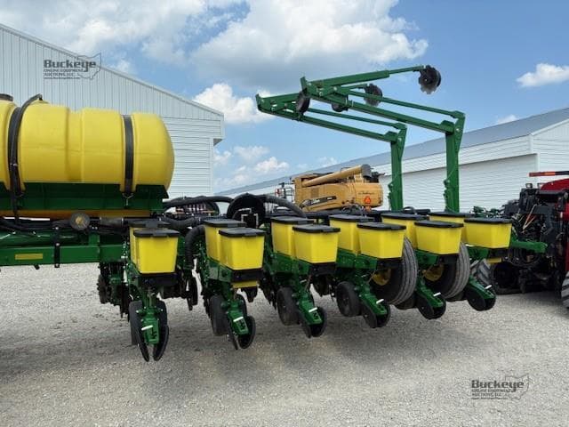 Image of John Deere 1775 equipment image 3