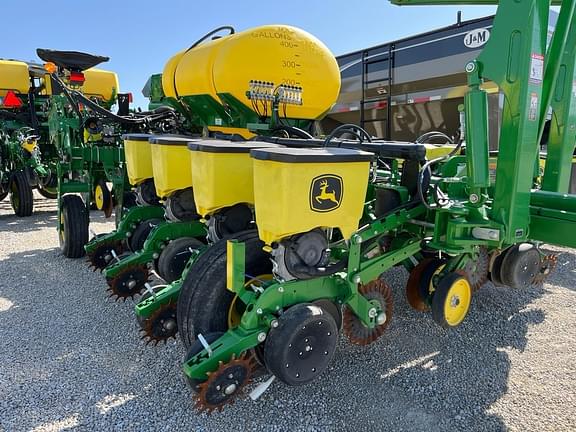 Image of John Deere 1775 equipment image 1