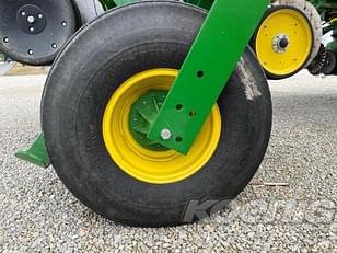 Main image John Deere 1775 19