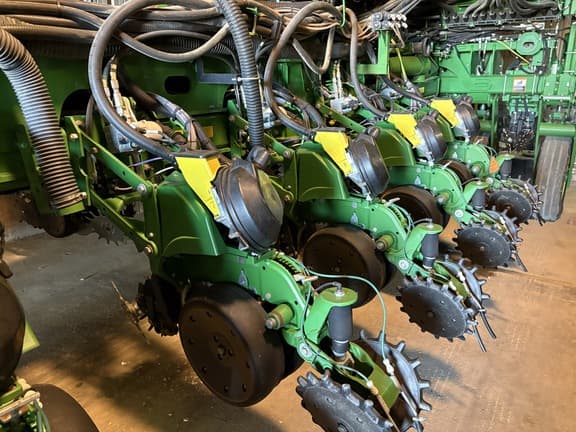 Image of John Deere 1775 equipment image 4
