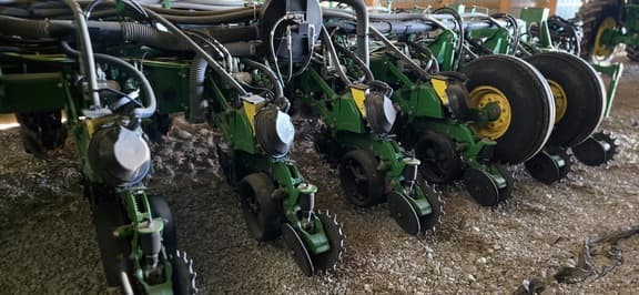 Image of John Deere 1775 equipment image 3