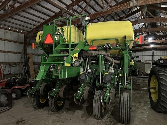 Image of John Deere 1775 equipment image 1