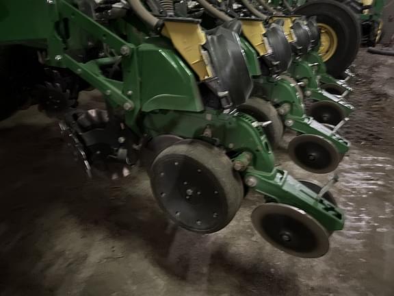 Image of John Deere 1775 equipment image 2